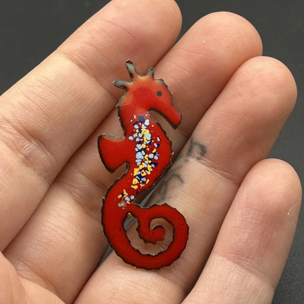 Paint Speckled Red Seahorse Lapel Hat Pin